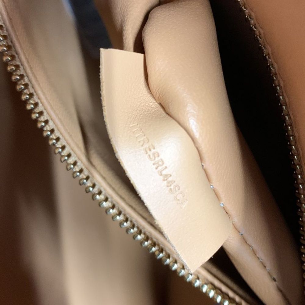 Burberry Pocket Tote Leather Mini Neutral - Picture 6 of 6